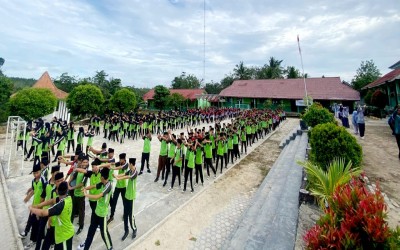 Mens Sana in Corpore Sano! MTsN 2 Way Kanan Gelar Senam Sehat, Siswa Antusias Ikuti Kegiatan